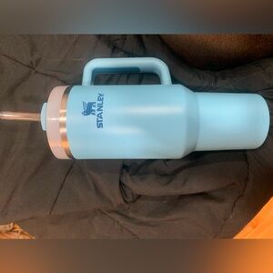 40 oz Stanley “pool blue”